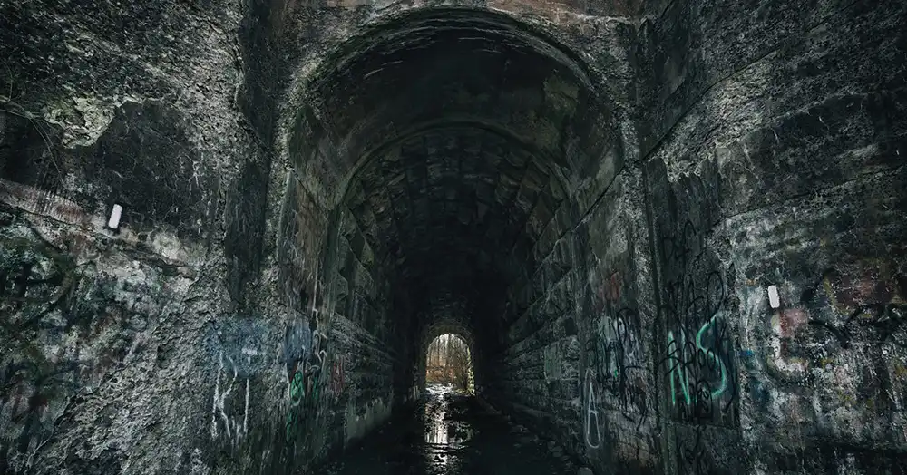 haunted places Ontario - Screaming Tunnel, Niagara Falls