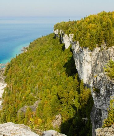 Discover 10 hidden gems of Ontario, from scenic trails to charming towns. Get tips on what to bring, when to visit, and must-see spots for your next adventure!