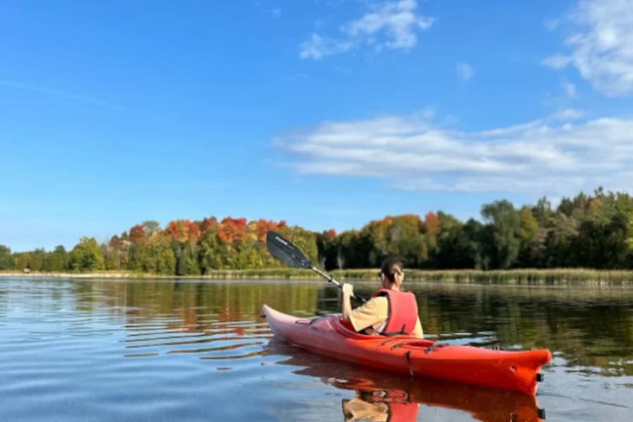 Kayaking tour on Island Lake from Toronto on RV – Motorhome