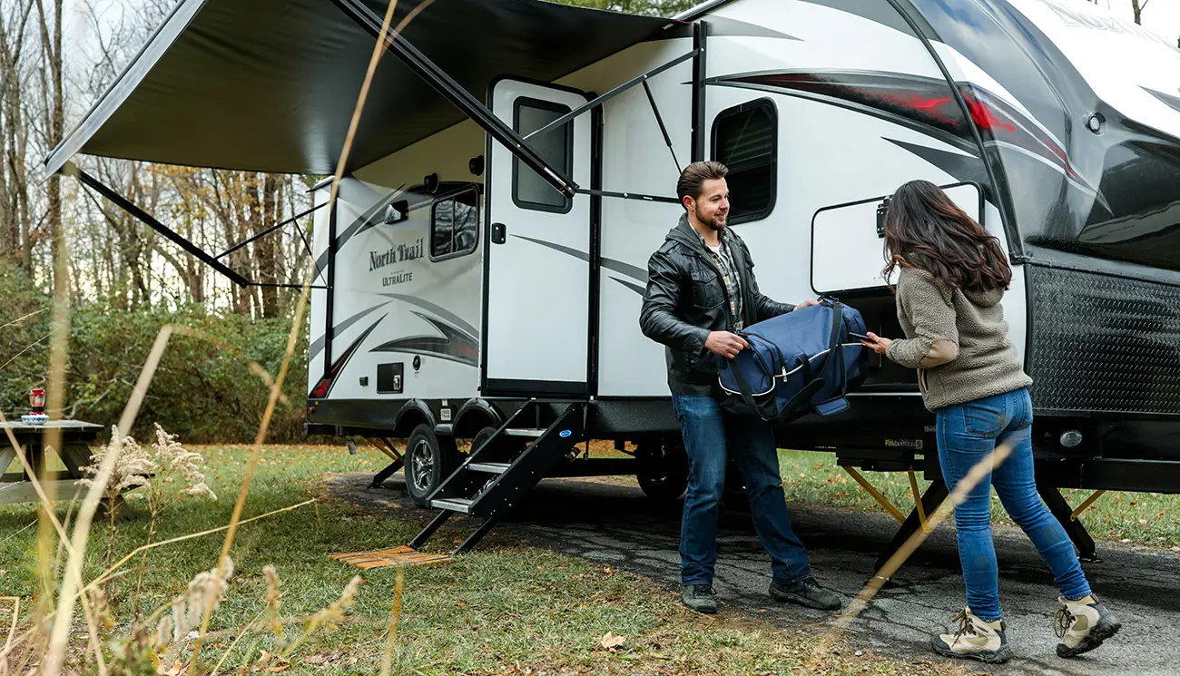 Discover the beauty of off-season camping in Ontario! Explore stunning fall foliage and winter wonderlands while enjoying peaceful, crowd-free campgrounds.