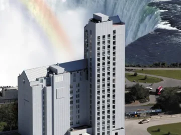 The Oakes Hotel Overlooking the Falls