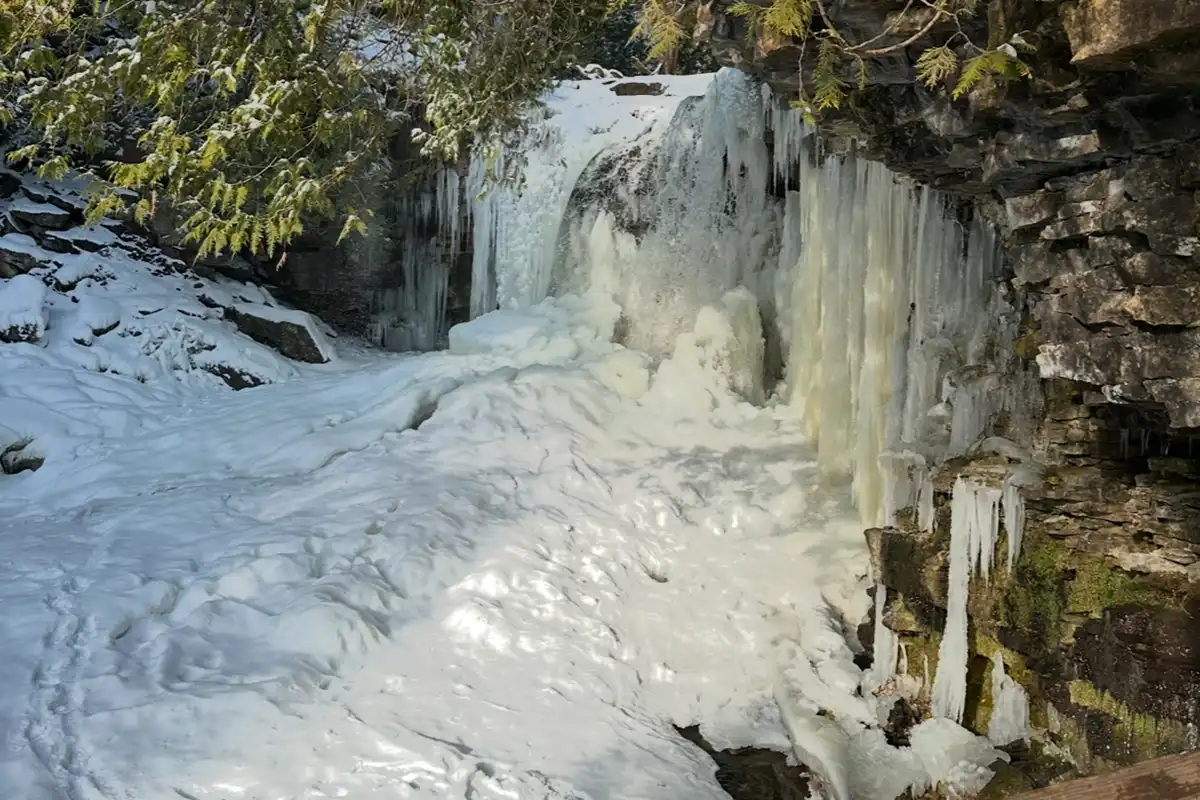 Frozen Waterfalls Near Toronto You Need to Visit This Winter